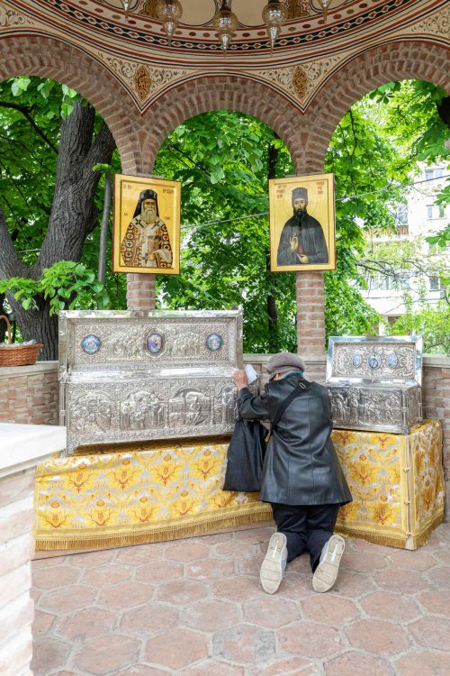 Sărbătoarea unui iubit sfânt tămăduitor la Mănăstirea Radu Vodă din Capitală Poza 253163