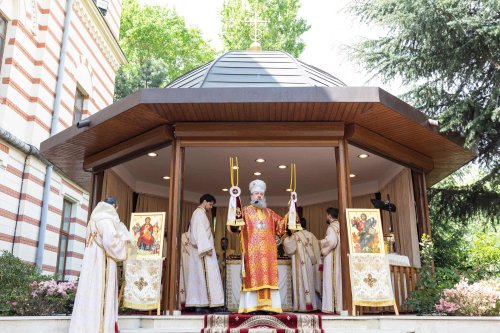Sărbătoarea unui iubit sfânt tămăduitor la Mănăstirea Radu Vodă din Capitală Poza 253183
