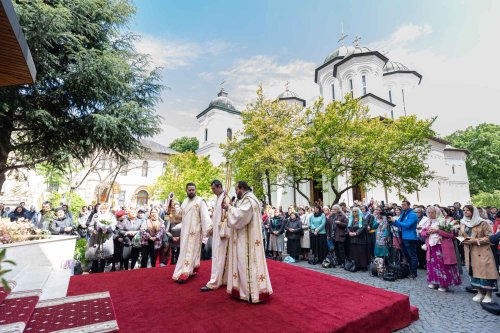 Sărbătoarea unui iubit sfânt tămăduitor la Mănăstirea Radu Vodă din Capitală Poza 253184