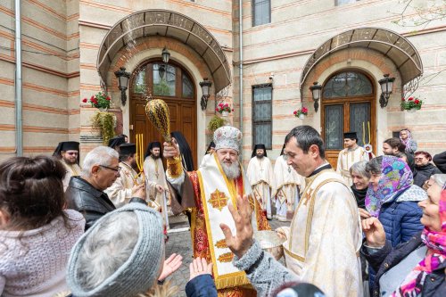 Sărbătoarea unui iubit sfânt tămăduitor la Mănăstirea Radu Vodă din Capitală Poza 253189