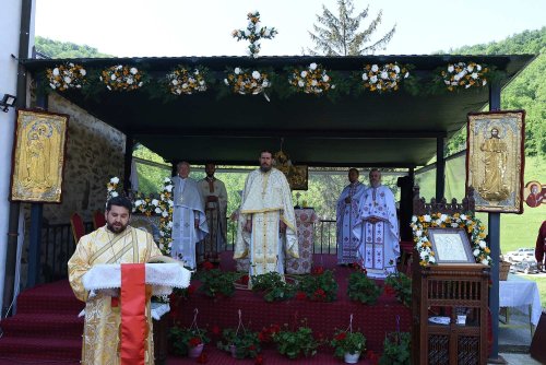 Popasuri de rugăciune la mănăstiri mehedințene Poza 255029