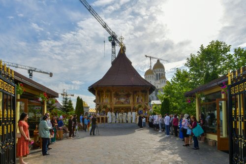 Hramul principal al Catedralei Naționale sărbătorit la paraclisul din vecinătate Poza 255482