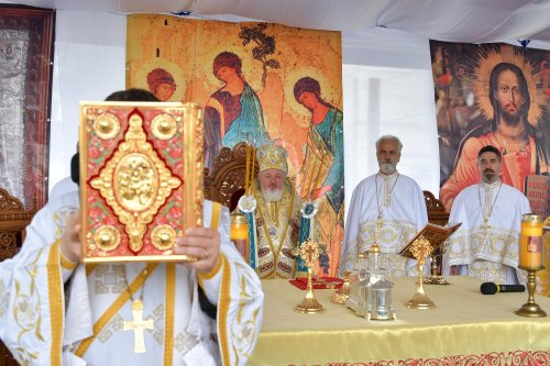 Biserica „Maica Precista” din Ploiești a fost resfințită Poza 255926
