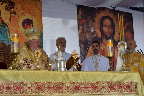 Biserica „Maica Precista” din Ploiești a fost resfințită Poza 255928