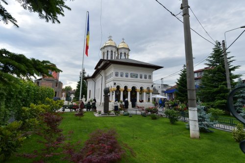 Biserica „Maica Precista” din Ploiești a fost resfințită Poza 255932