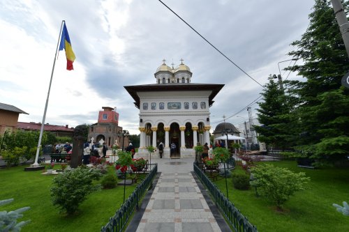 Biserica „Maica Precista” din Ploiești a fost resfințită Poza 255933