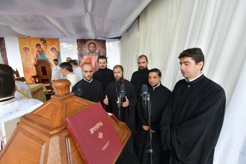 Biserica „Maica Precista” din Ploiești a fost resfințită Poza 255943