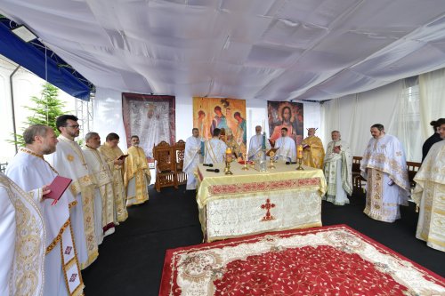 Biserica „Maica Precista” din Ploiești a fost resfințită Poza 255946