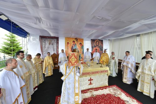 Biserica „Maica Precista” din Ploiești a fost resfințită Poza 255948