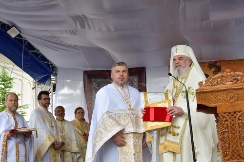 Biserica „Maica Precista” din Ploiești a fost resfințită Poza 255950