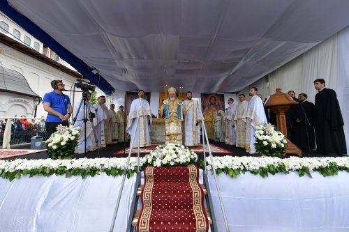 Biserica „Maica Precista” din Ploiești a fost resfințită Poza 255951