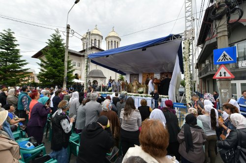Biserica „Maica Precista” din Ploiești a fost resfințită Poza 255952