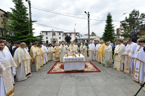 Biserica „Maica Precista” din Ploiești a fost resfințită Poza 255964
