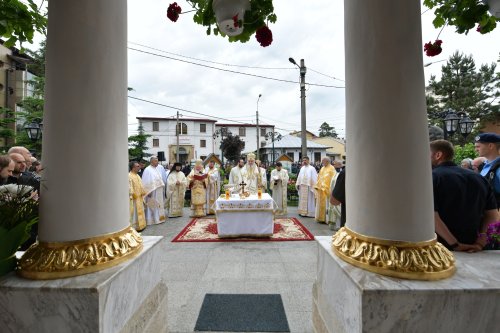 Biserica „Maica Precista” din Ploiești a fost resfințită Poza 255965