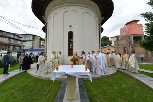 Biserica „Maica Precista” din Ploiești a fost resfințită Poza 255970