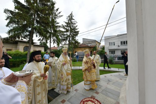 Biserica „Maica Precista” din Ploiești a fost resfințită Poza 255972