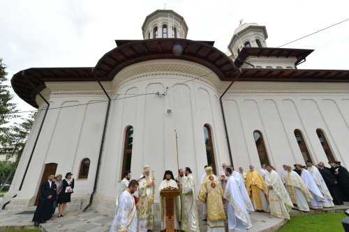Biserica „Maica Precista” din Ploiești a fost resfințită Poza 255973