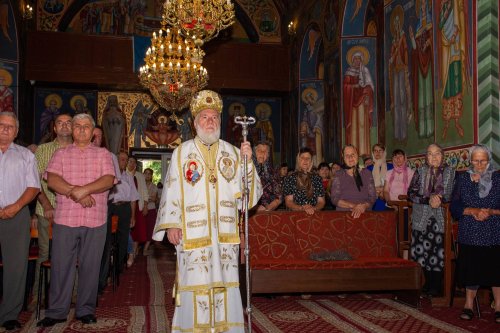  Sfinții români cinstiți în parohia tulceană Ostrov Poza 259079