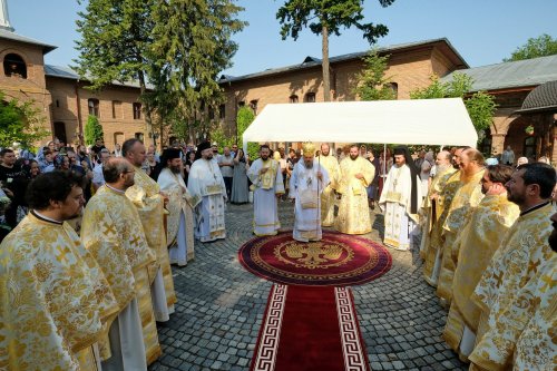 Fidelitate față de sfinți și fast liturgic la hramul Mănăstirii Plumbuita Poza 259773