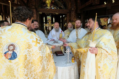 Fidelitate față de sfinți și fast liturgic la hramul Mănăstirii Plumbuita Poza 259809
