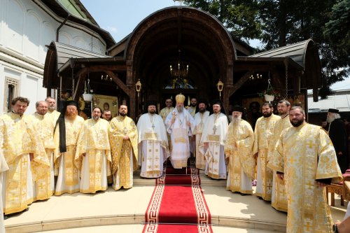 Fidelitate față de sfinți și fast liturgic la hramul Mănăstirii Plumbuita Poza 259810