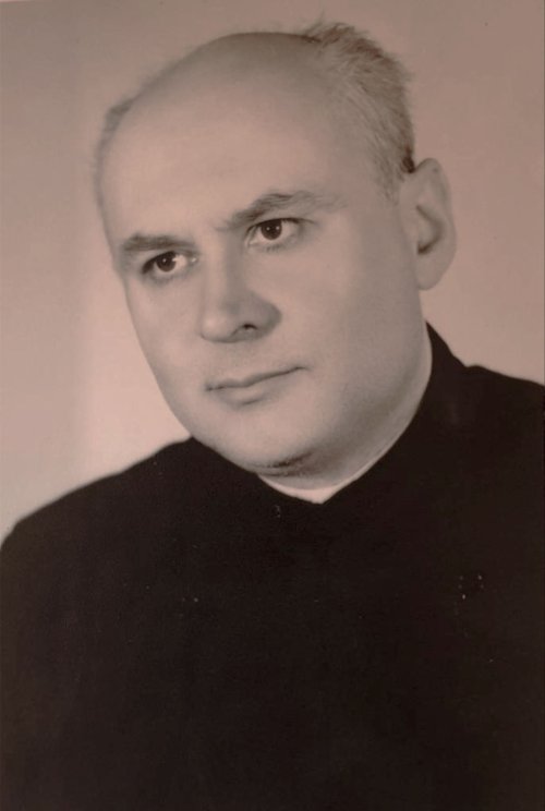 Preotul profesor Dumitru Abrudan, redactor la „Telegraful Român” la răscruce de milenii Poza 265929