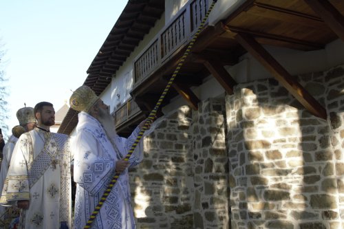 Resfințirea paraclisului Mănăstirii Sihăstria, pictat de un isihast ucrainean Poza 267404