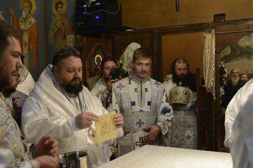 Resfințirea paraclisului Mănăstirii Sihăstria, pictat de un isihast ucrainean Poza 267411