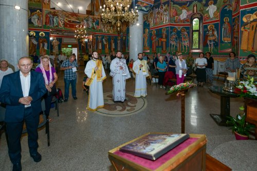 Fidelitate față de o familie de sfinți martiri în Capitală  Poza 268916