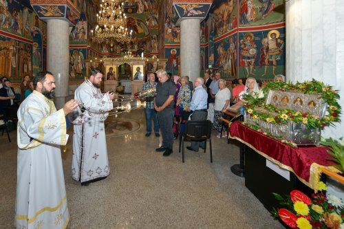 Fidelitate față de o familie de sfinți martiri în Capitală  Poza 268919