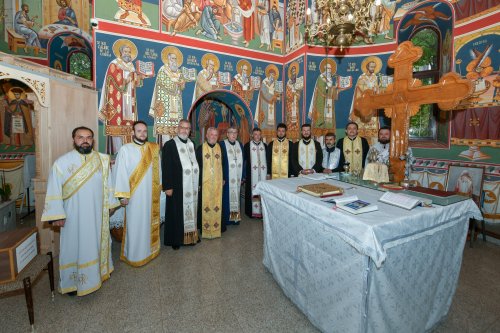Fidelitate față de o familie de sfinți martiri în Capitală  Poza 268921