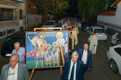 Fidelitate față de o familie de sfinți martiri în Capitală  Poza 268944