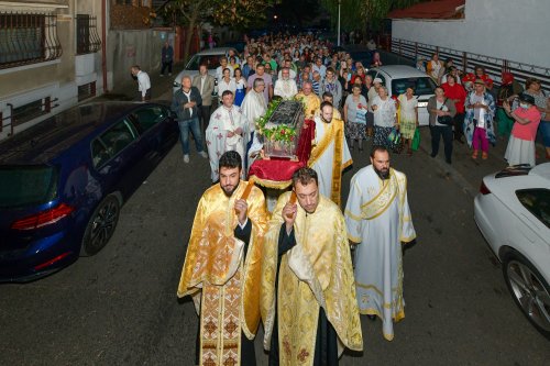 Fidelitate față de o familie de sfinți martiri în Capitală  Poza 268945