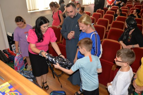 Peste 300 de copii susținuți de Protoieria Sector 3 Capitală la început de an școlar Poza 269148
