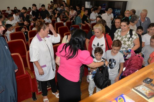 Peste 300 de copii susținuți de Protoieria Sector 3 Capitală la început de an școlar Poza 269150