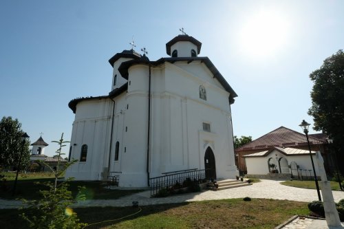Biserica istorică din Manasia, ca o aripă de înger