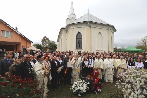 Sfânta Liturghie arhierească în Parohia Lucăceşti, Maramureş Poza 272719