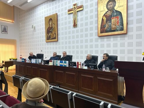 Noile manuale de Istorie bisericească universală au fost prezentate la Cluj-Napoca Poza 272811