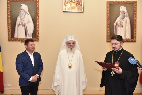 Distincție oferită de Patriarhul României primarului din Techirghiol Poza 281107