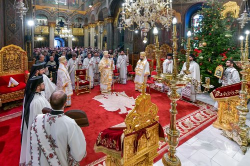 Praznic luminos la Catedrala Patriarhală din București Poza 282362