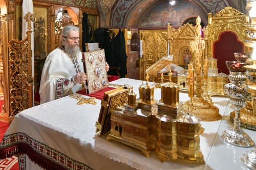 Praznic luminos la Catedrala Patriarhală din București Poza 282368