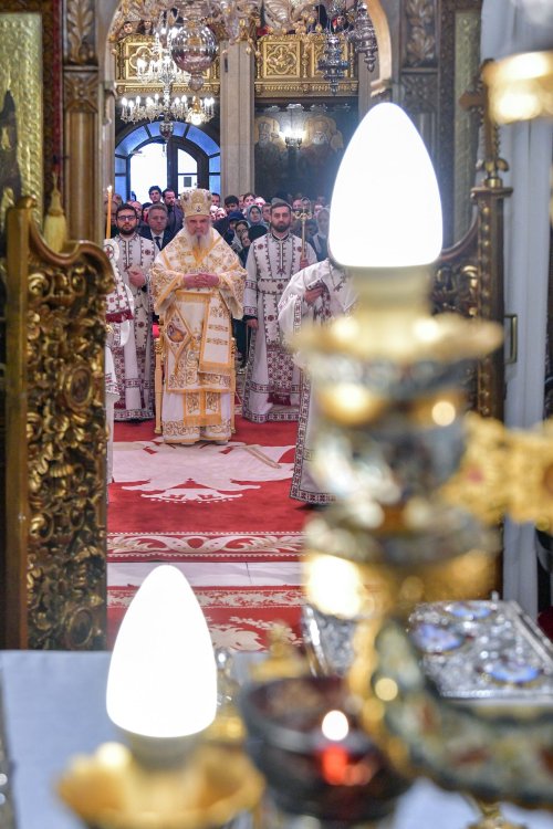 Praznic luminos la Catedrala Patriarhală din București Poza 282369