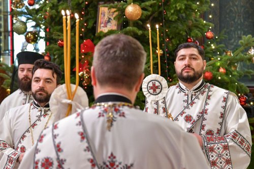 Praznic luminos la Catedrala Patriarhală din București Poza 282375