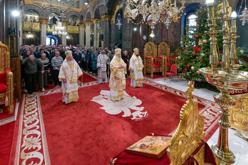 Praznic luminos la Catedrala Patriarhală din București Poza 282378