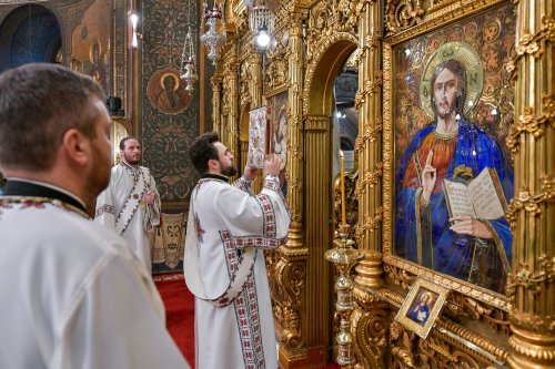 Praznic luminos la Catedrala Patriarhală din București Poza 282379