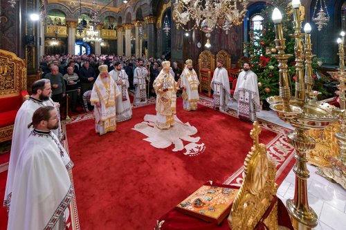 Praznic luminos la Catedrala Patriarhală din București Poza 282380