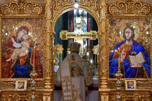 Praznic luminos la Catedrala Patriarhală din București Poza 282384