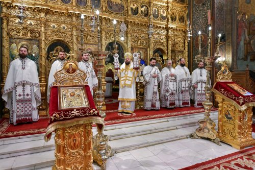 Praznic luminos la Catedrala Patriarhală din București Poza 282388