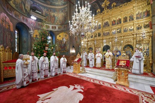 Praznic luminos la Catedrala Patriarhală din București Poza 282409