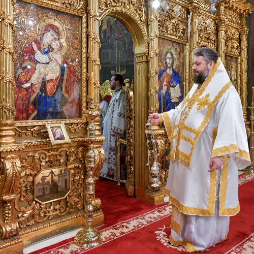 Praznic luminos la Catedrala Patriarhală din București Poza 282420